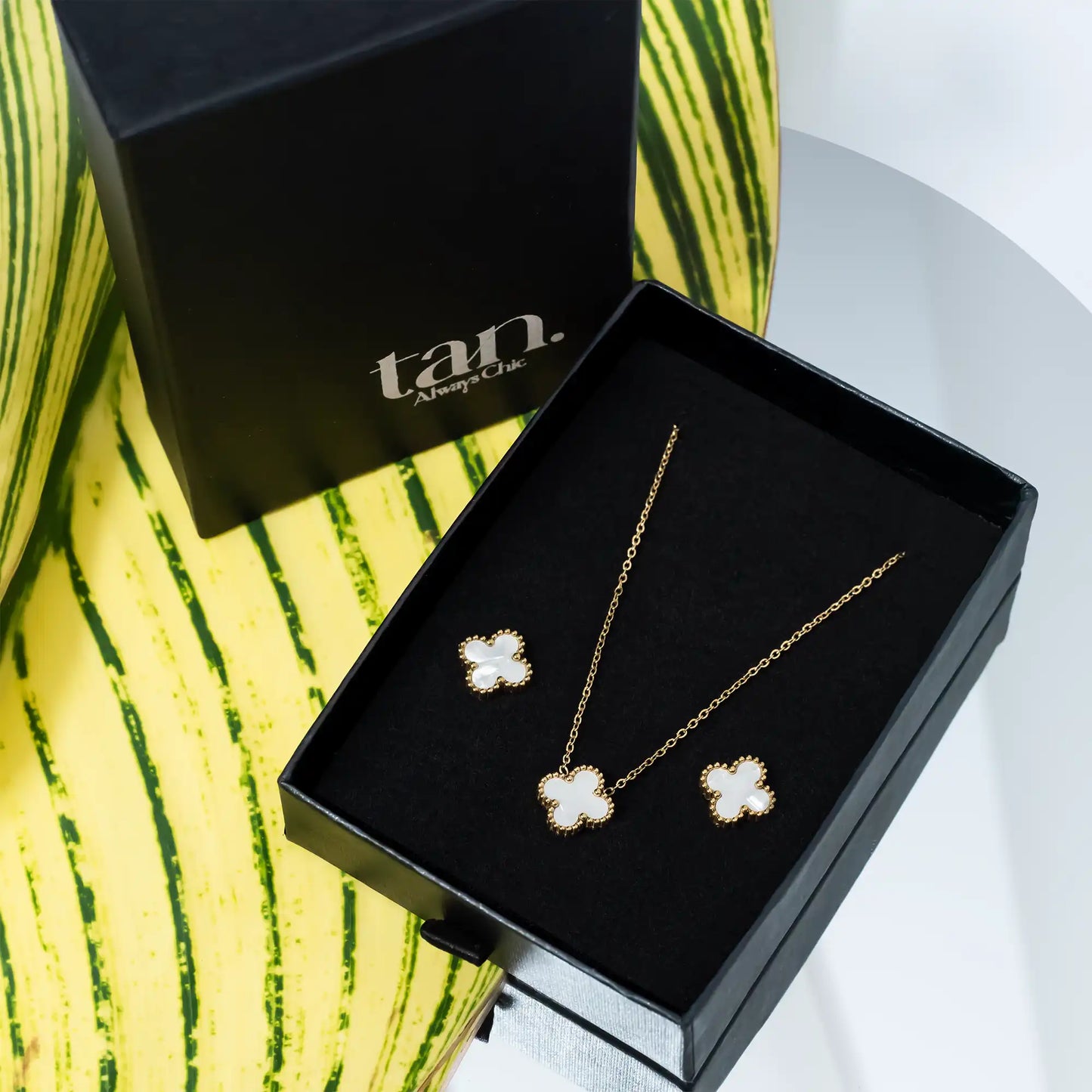 Elegant Clover Pendant Set - White